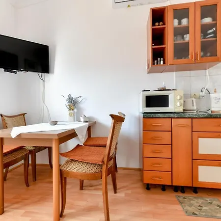 Val Apartment Vir